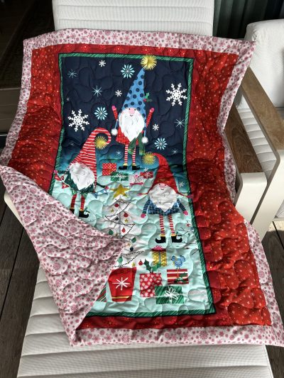 Otroška odejica Palčki – ročno izdelano božično darilo (100 × 120 cm) - slika 4